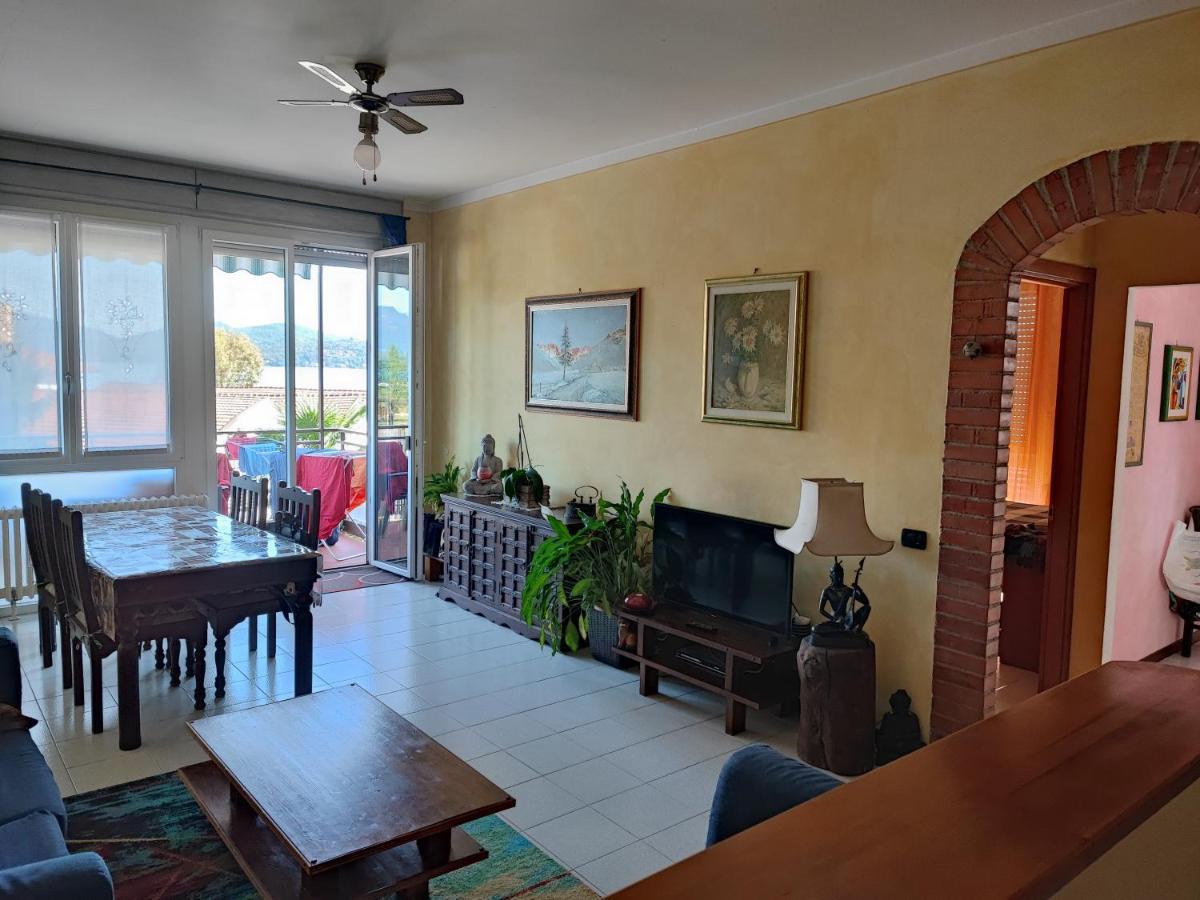 Appartamento Chic Vista Lago - Casa Janis Verbania Exterior photo